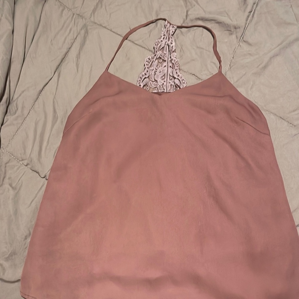 Cute shirt for the summer. Bought at Pacsun. Size small